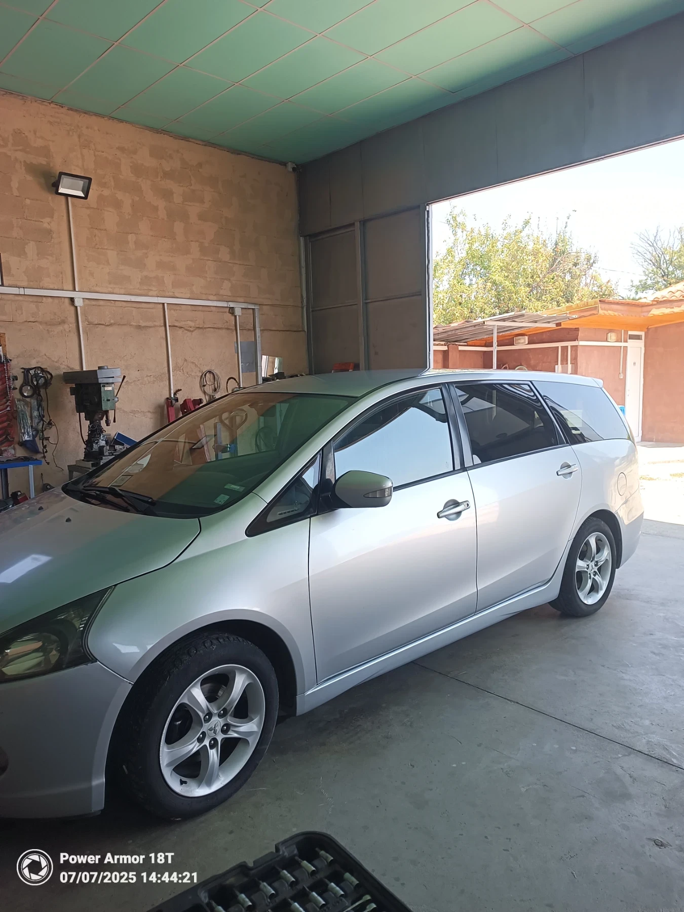 Mitsubishi Grandis  - изображение 9