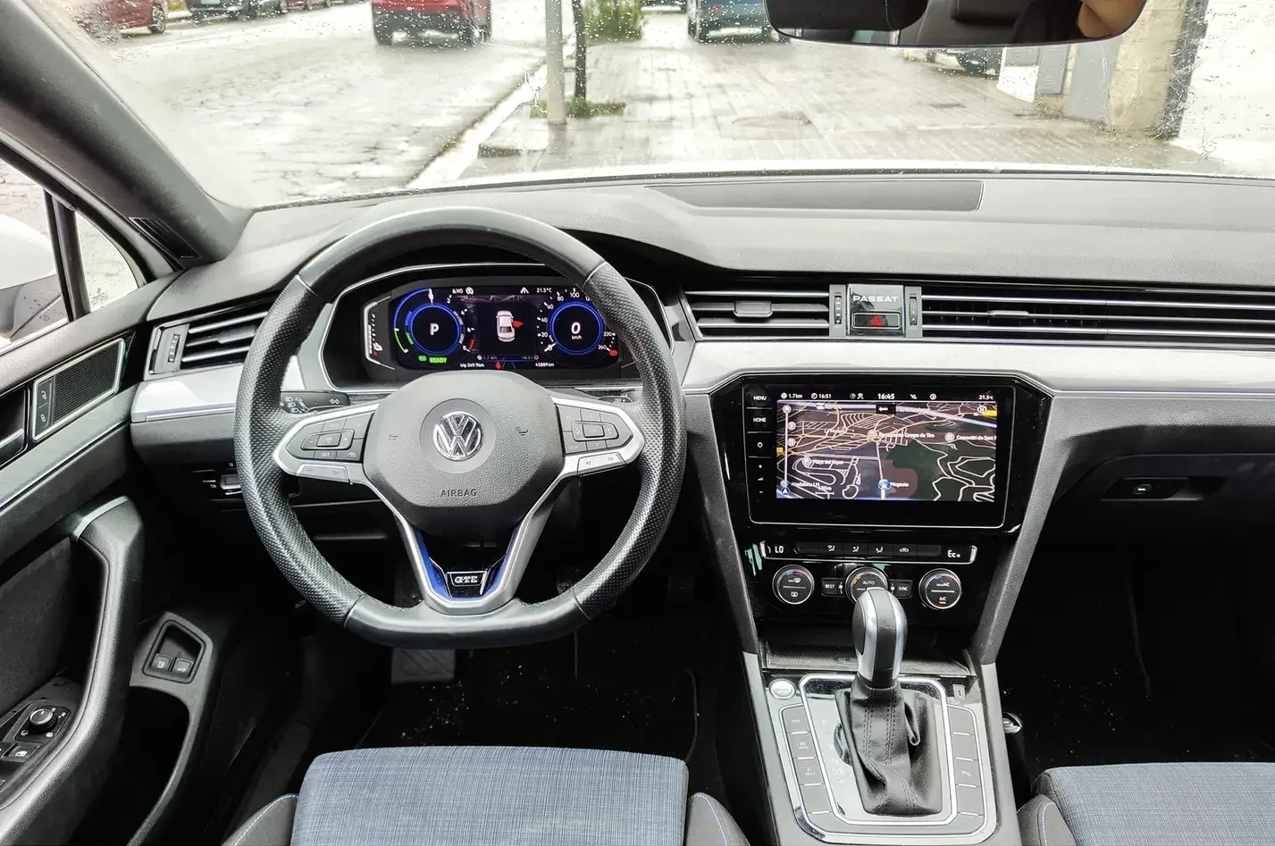 VW Passat GTE e-Power Plug-in Hybrid 64000 км - изображение 5