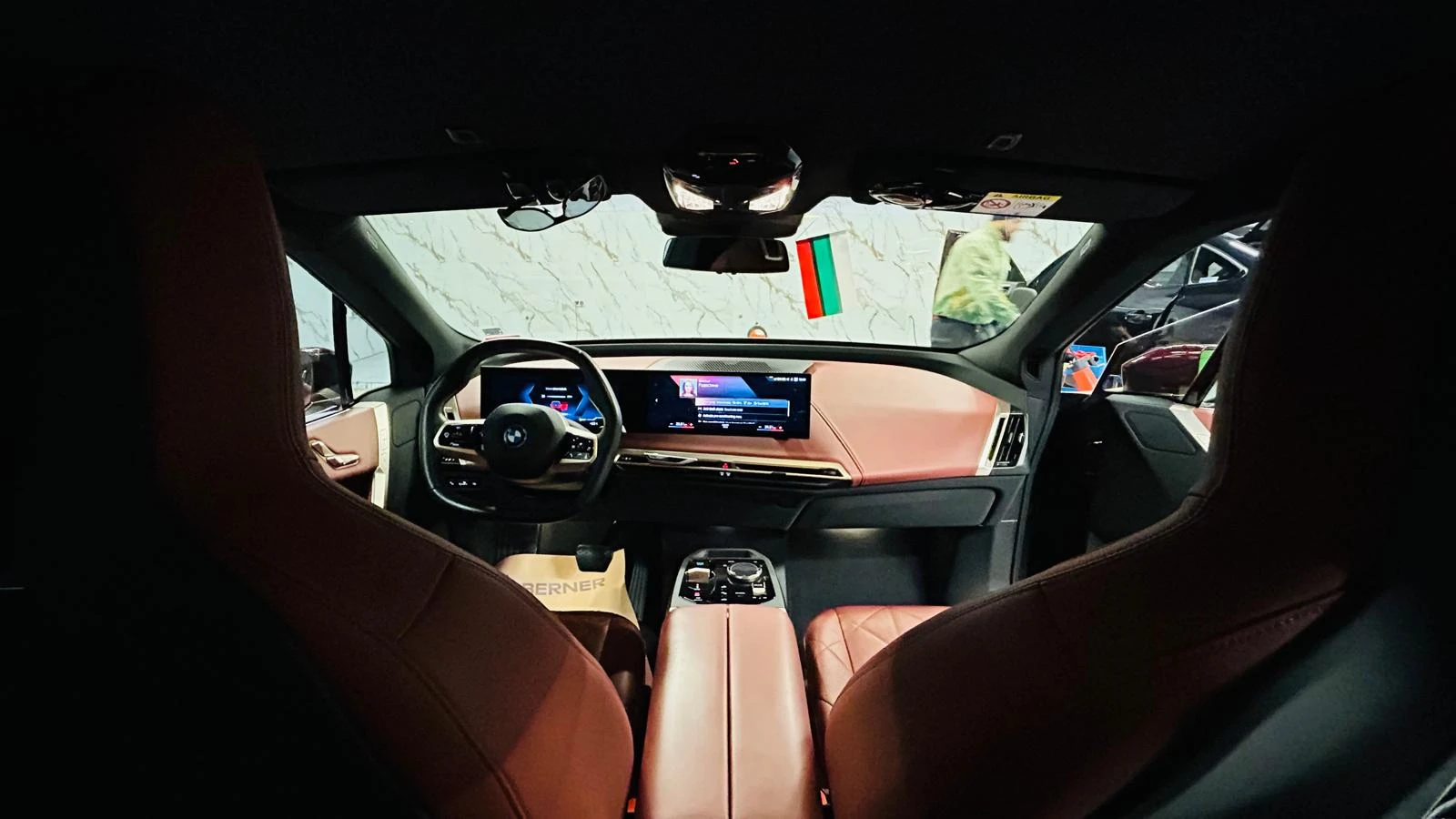 BMW iX 40 - изображение 10