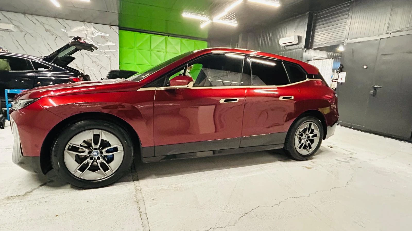 BMW iX 40 - изображение 2