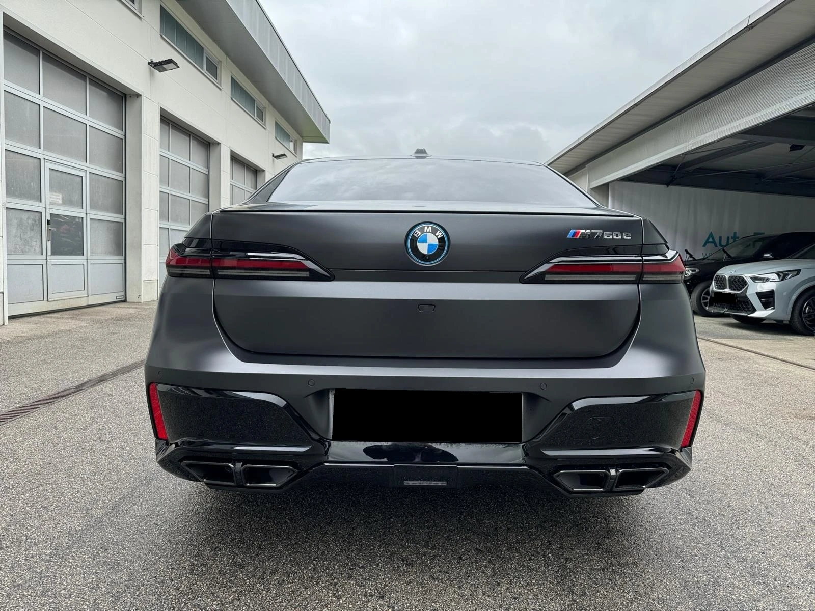 BMW 760 M-Sport xDrive Hybrid, снимка 5 - Автомобили и джипове - 54029096