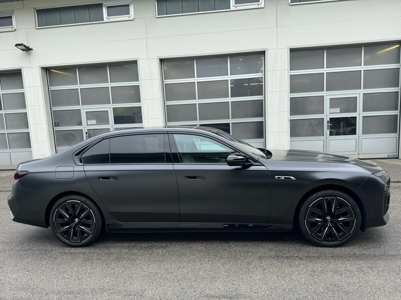 BMW 760 M-Sport xDrive Hybrid, снимка 7 - Автомобили и джипове - 54029096