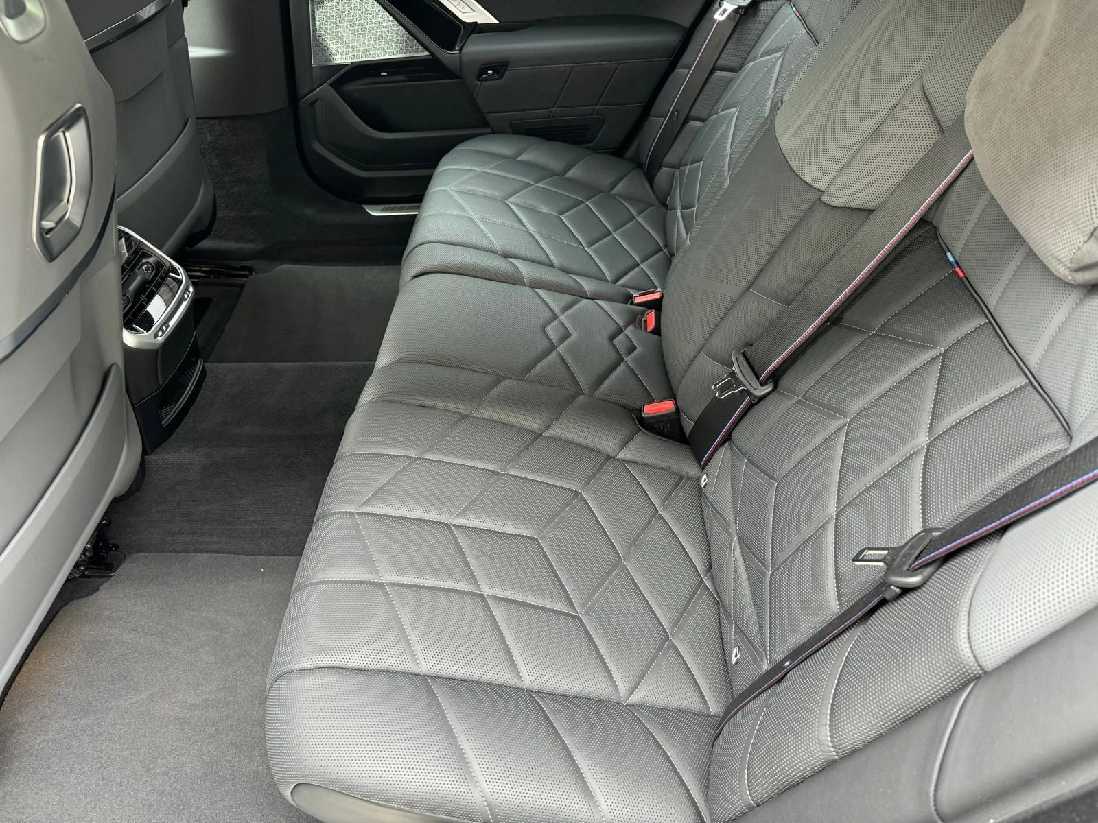 BMW 760 M-Sport xDrive Hybrid, снимка 14 - Автомобили и джипове - 54029096