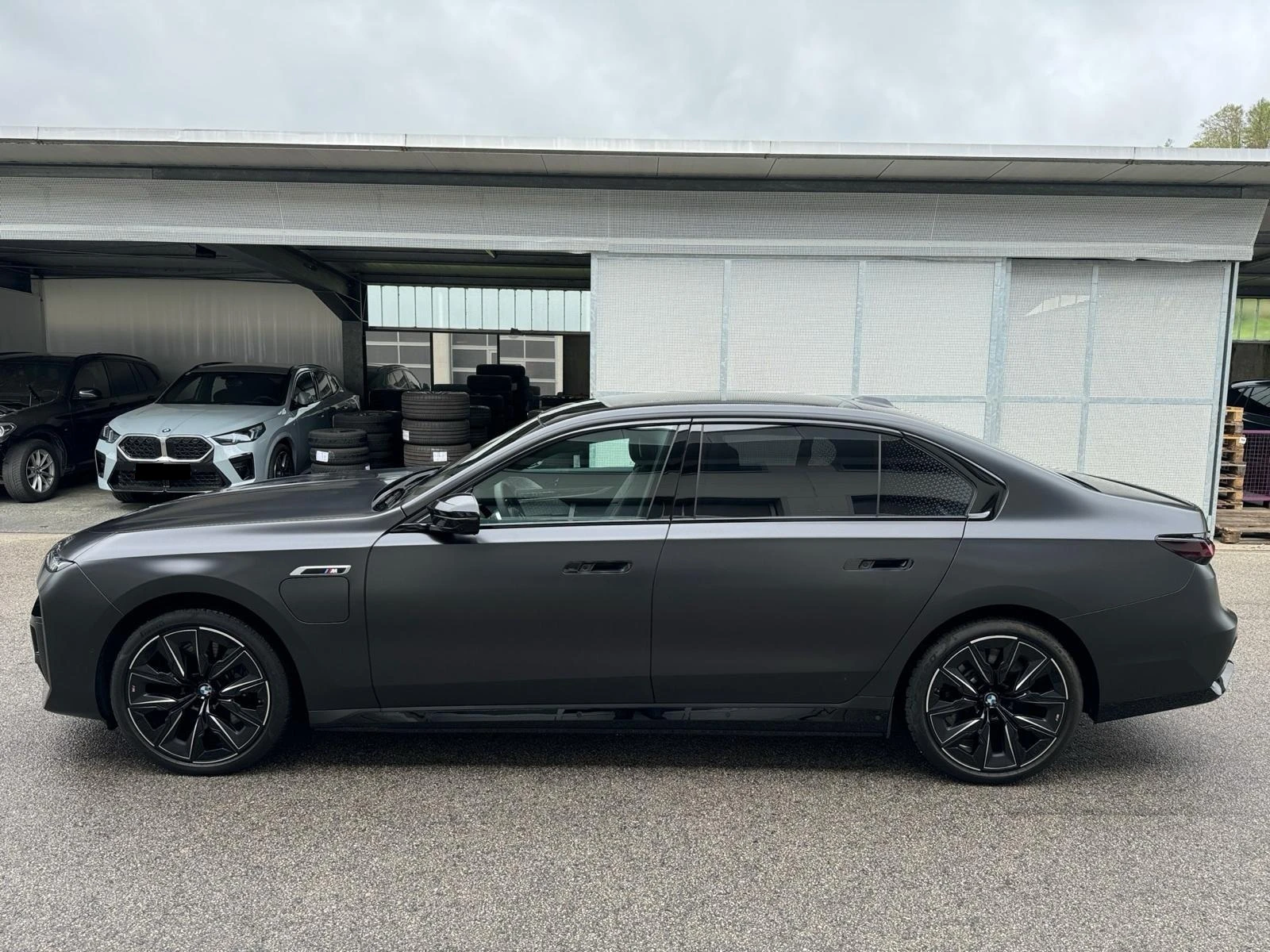 BMW 760 M-Sport xDrive Hybrid, снимка 8 - Автомобили и джипове - 54029096