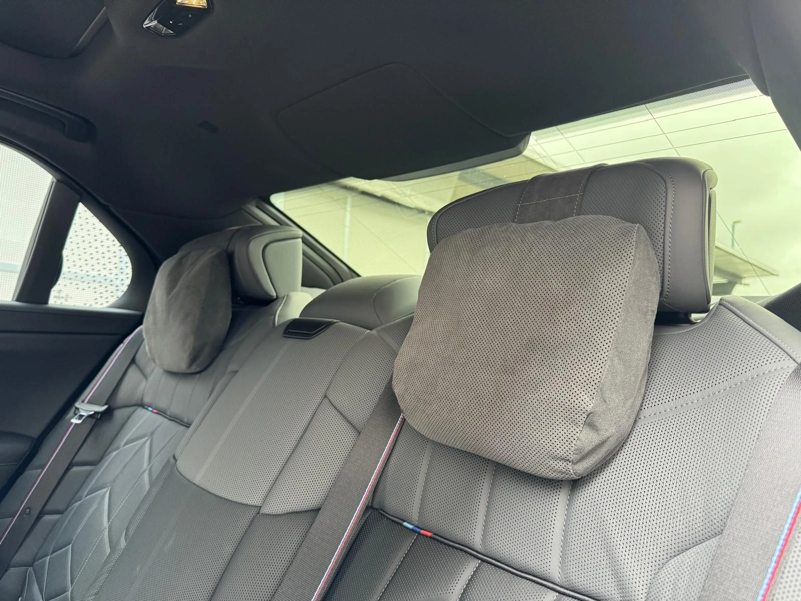 BMW 760 M-Sport xDrive Hybrid, снимка 13 - Автомобили и джипове - 54029096