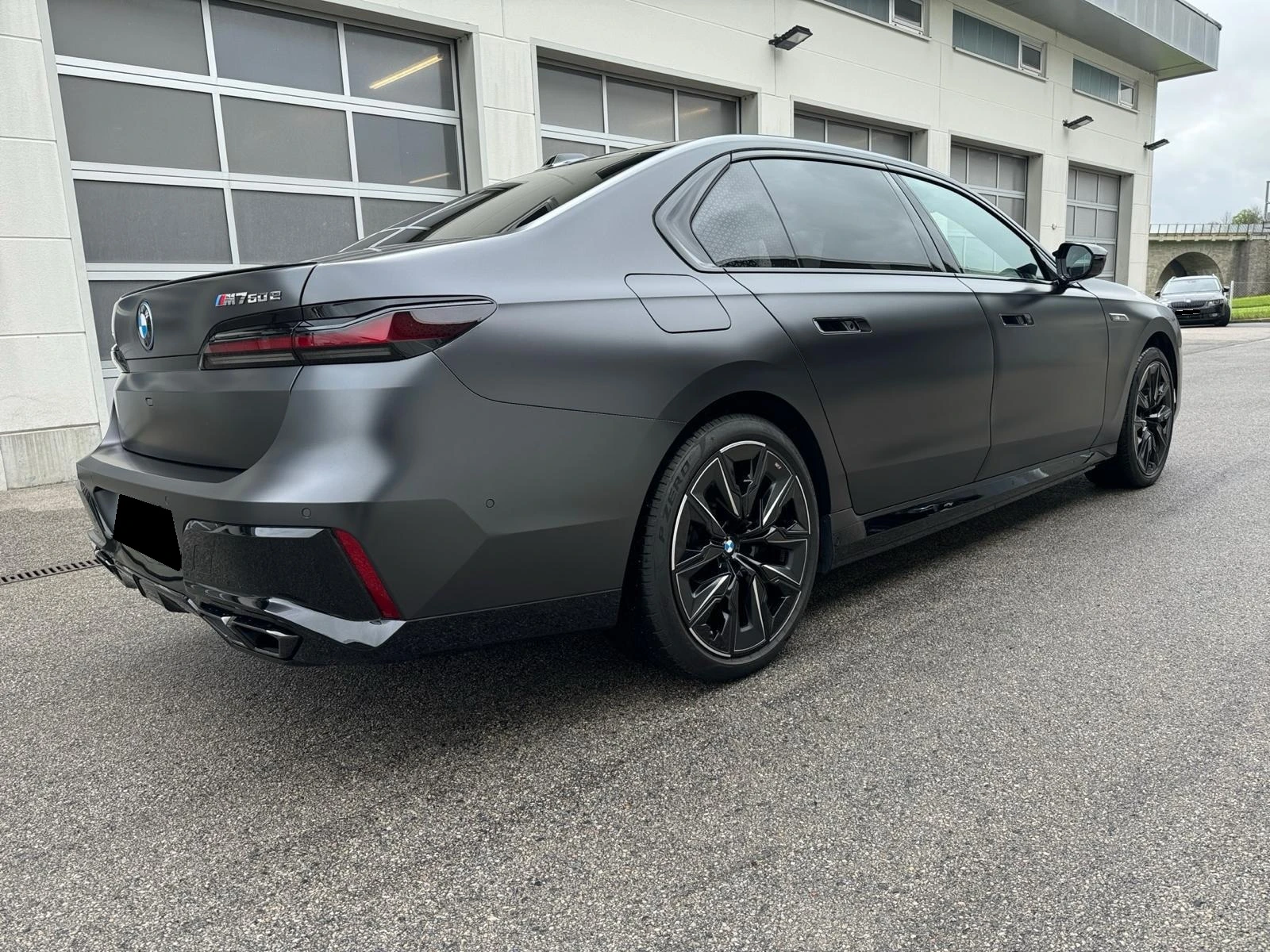 BMW 760 M-Sport xDrive Hybrid, снимка 6 - Автомобили и джипове - 54029096