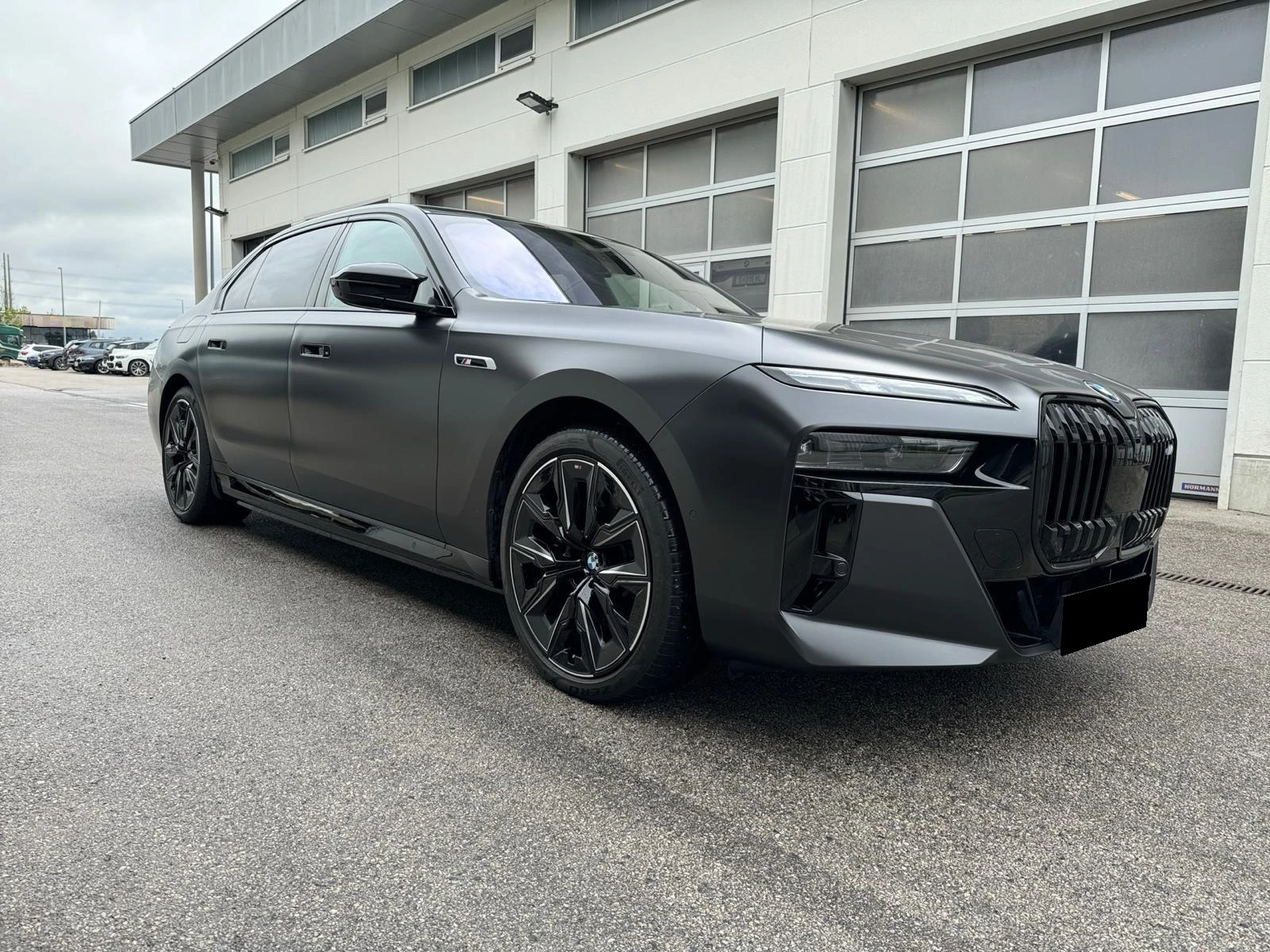 BMW 760 M-Sport xDrive Hybrid, снимка 3 - Автомобили и джипове - 54029096