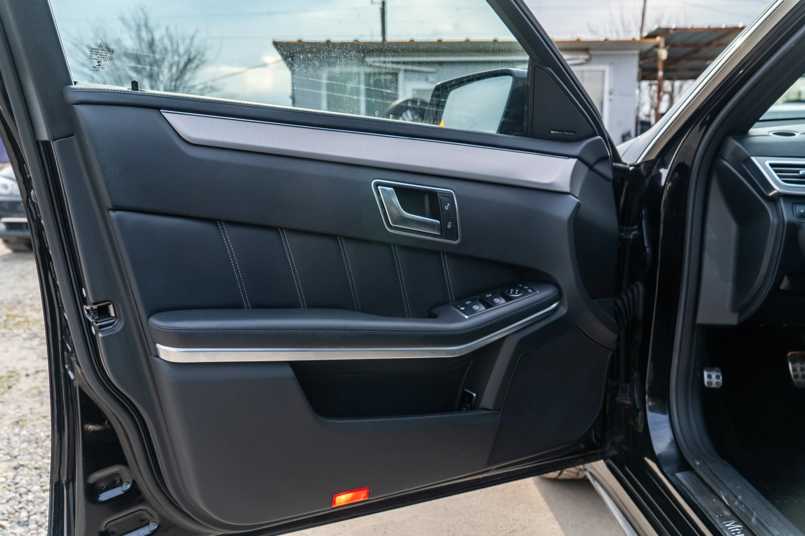 Mercedes-Benz E 350 D = 11.2016 = FULL MAX = , снимка 13 - Автомобили и джипове - 54045414