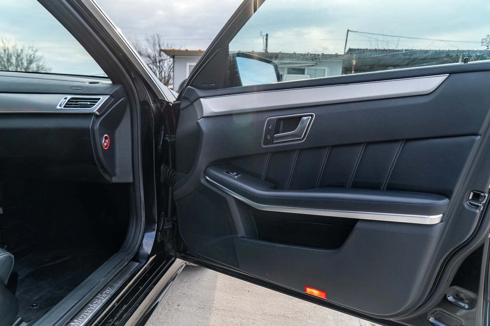 Mercedes-Benz E 350 D = 11.2016 = FULL MAX = , снимка 16 - Автомобили и джипове - 54045414