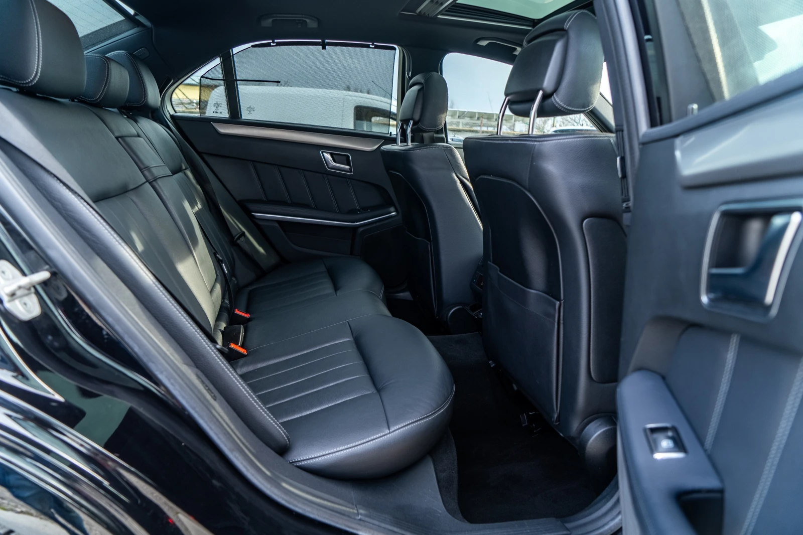 Mercedes-Benz E 350 D = 11.2016 = FULL MAX = , снимка 11 - Автомобили и джипове - 54045414