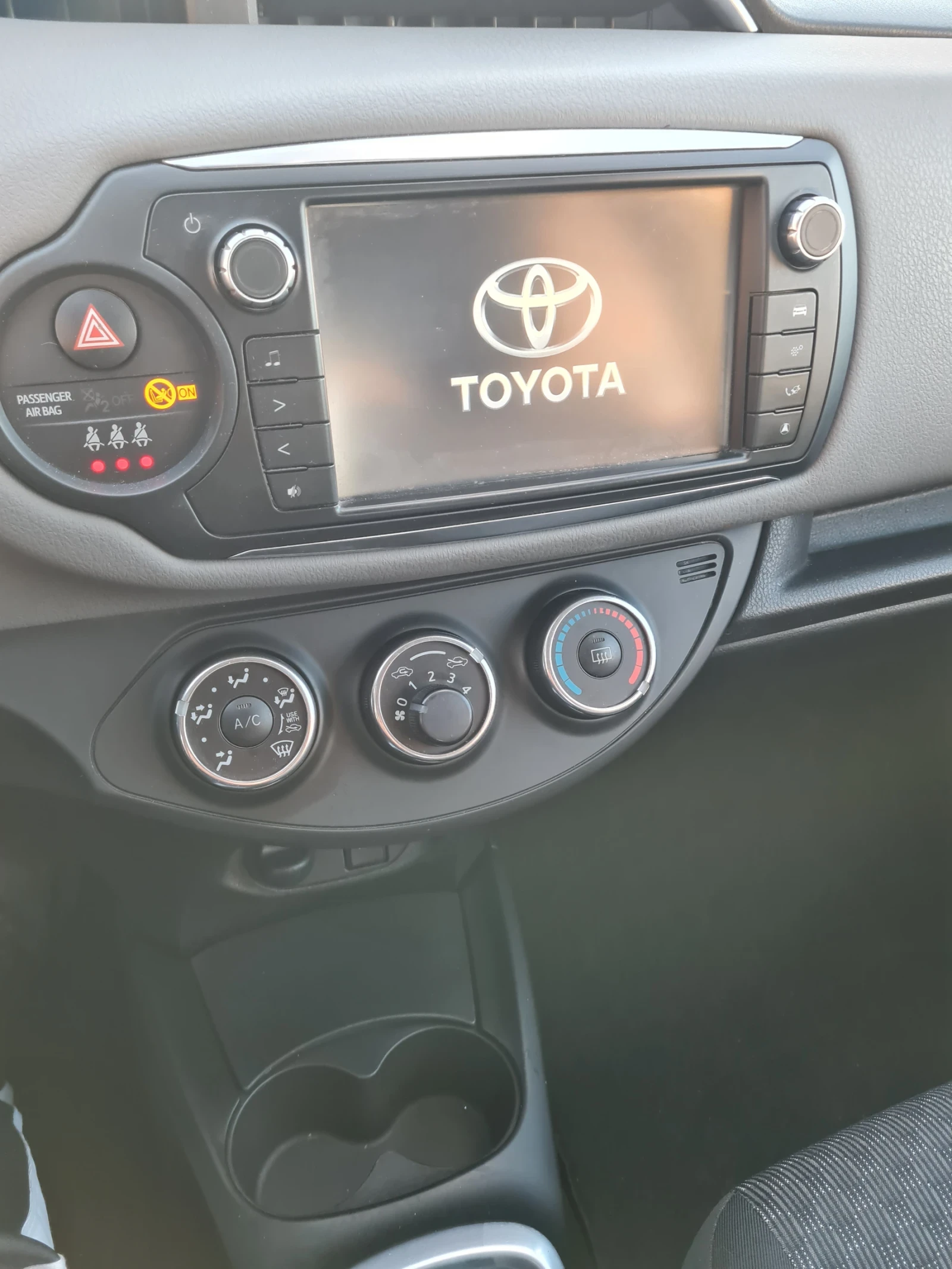 Toyota Yaris 1.4 D4D 90к.с. , снимка 9 - Автомобили и джипове - 54425004