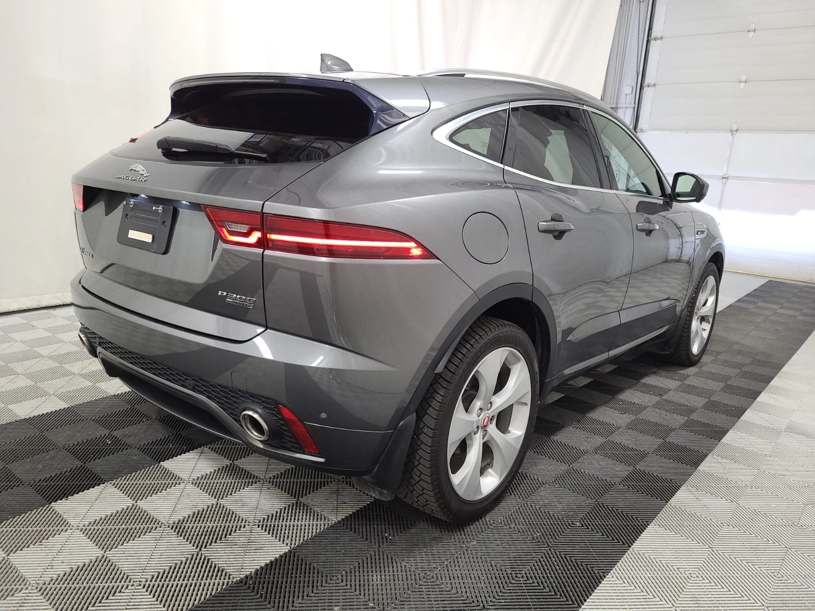 Jaguar E-pace P300 * HEAD UP * AWD * R-DYNAMIC HSE * , снимка 4 - Автомобили и джипове - 54627238