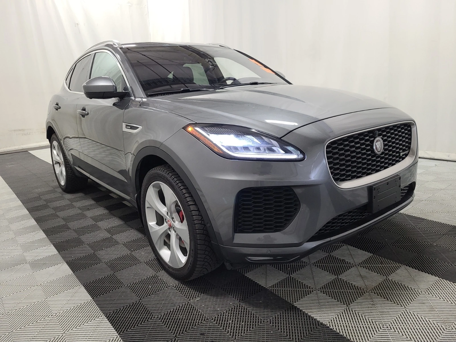 Jaguar E-pace P300 * HEAD UP * AWD * R-DYNAMIC HSE * , снимка 3 - Автомобили и джипове - 54627238