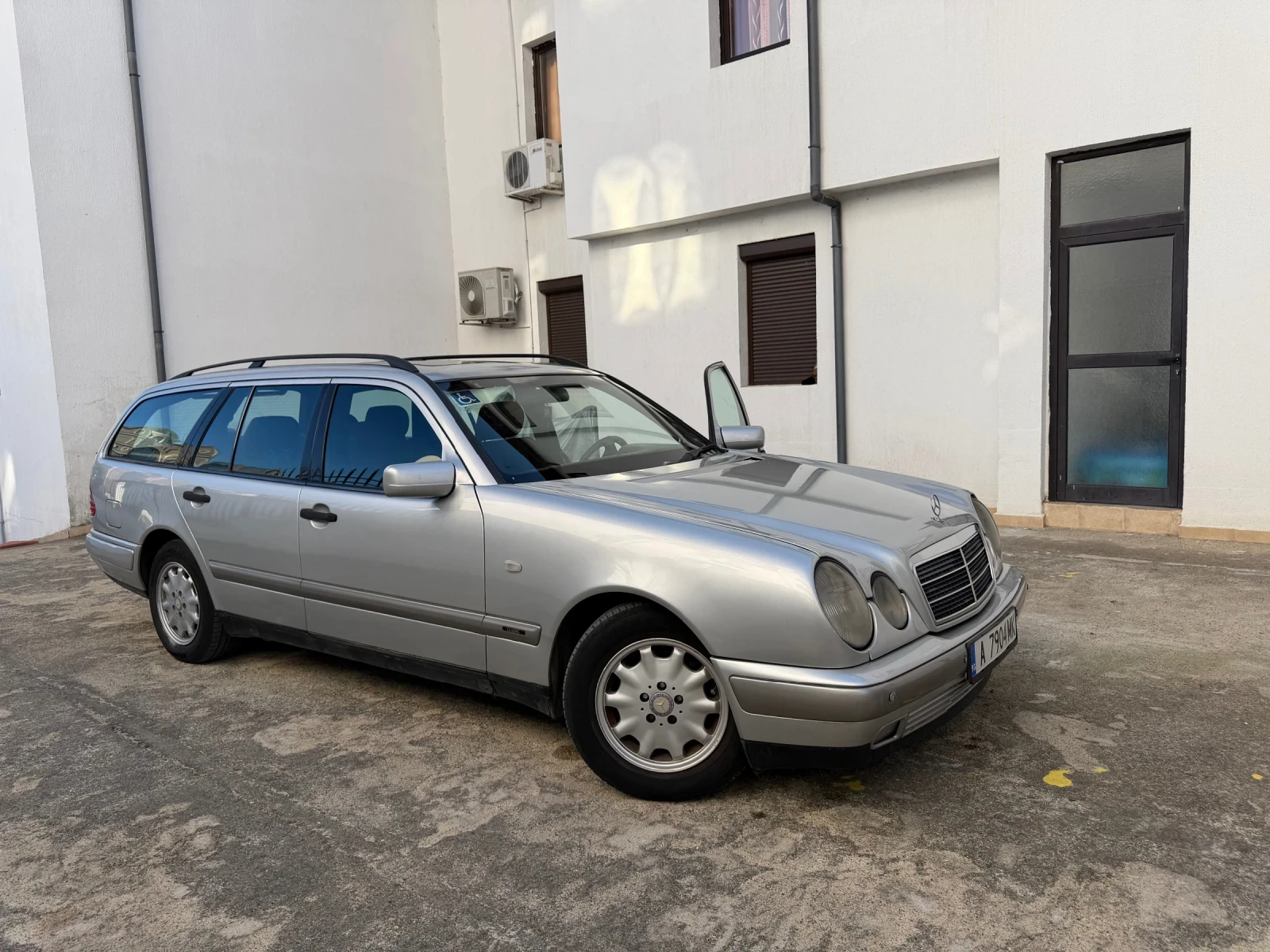 Mercedes-Benz E 290, снимка 11 - Автомобили и джипове - 55180986