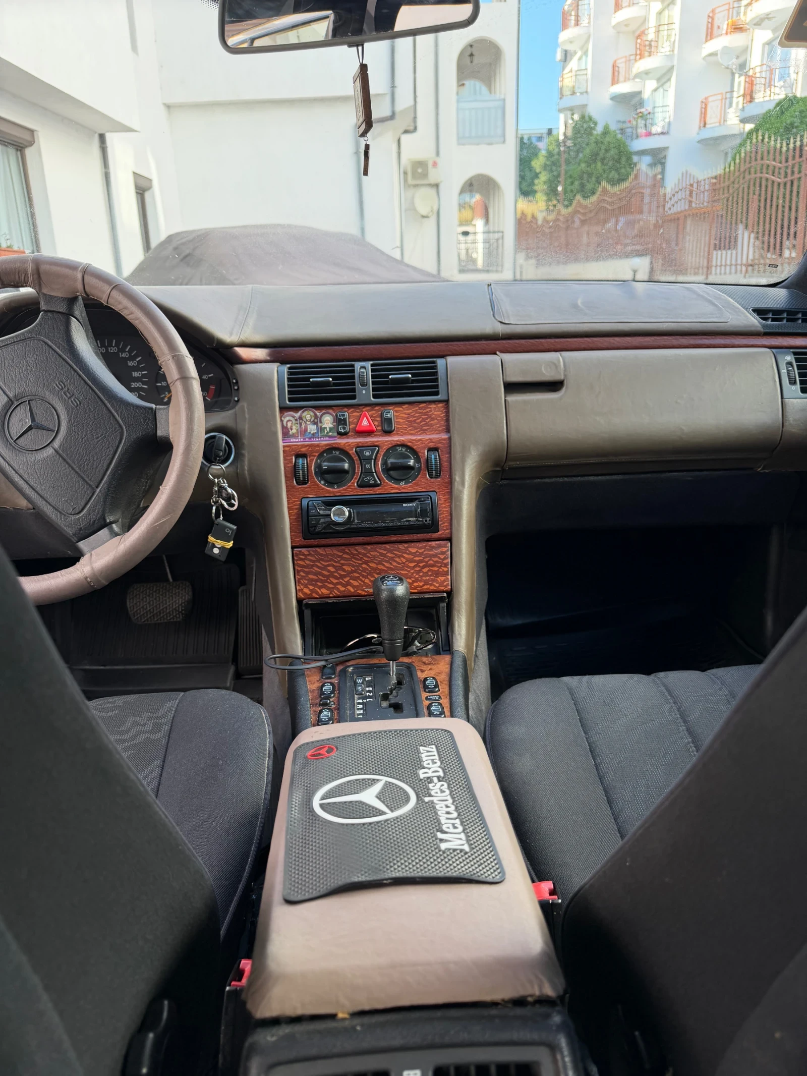 Mercedes-Benz E 290, снимка 9 - Автомобили и джипове - 54993285