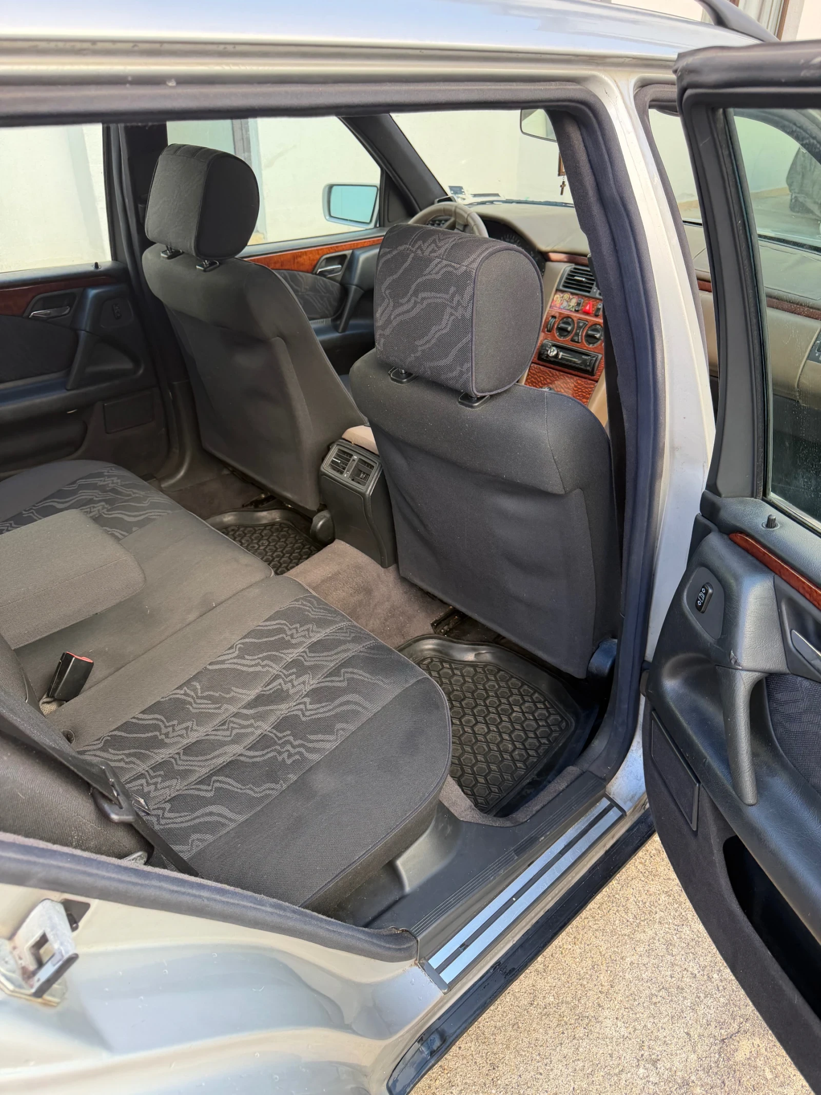 Mercedes-Benz E 290, снимка 5 - Автомобили и джипове - 54993285