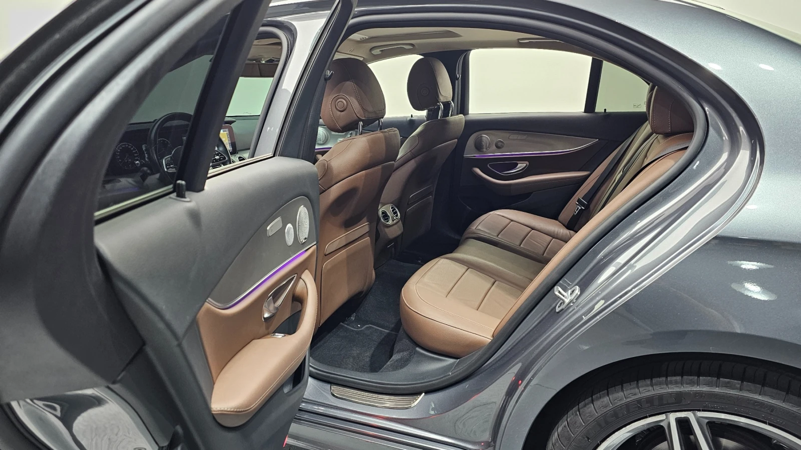 Mercedes-Benz E 300 E300 AMG Line, снимка 11 - Автомобили и джипове - 55541914