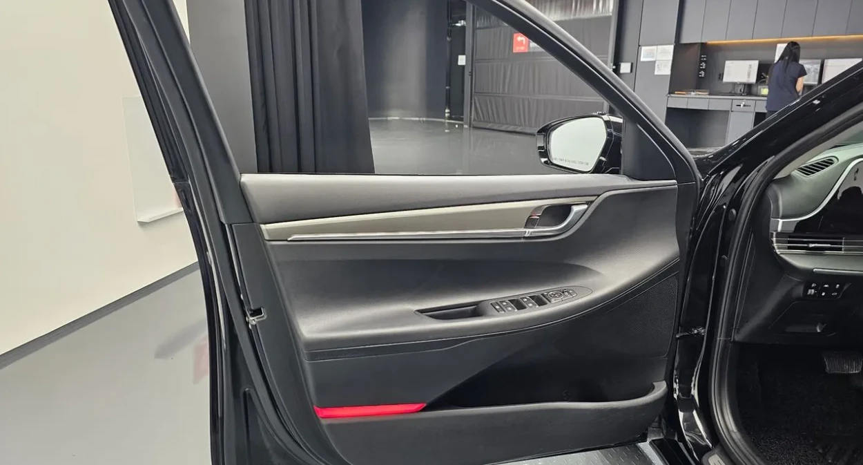 Hyundai Grandeur ОБДУХ* КАМЕРА* ДИСТРОНИК* КОЖА, снимка 8 - Автомобили и джипове - 55566070
