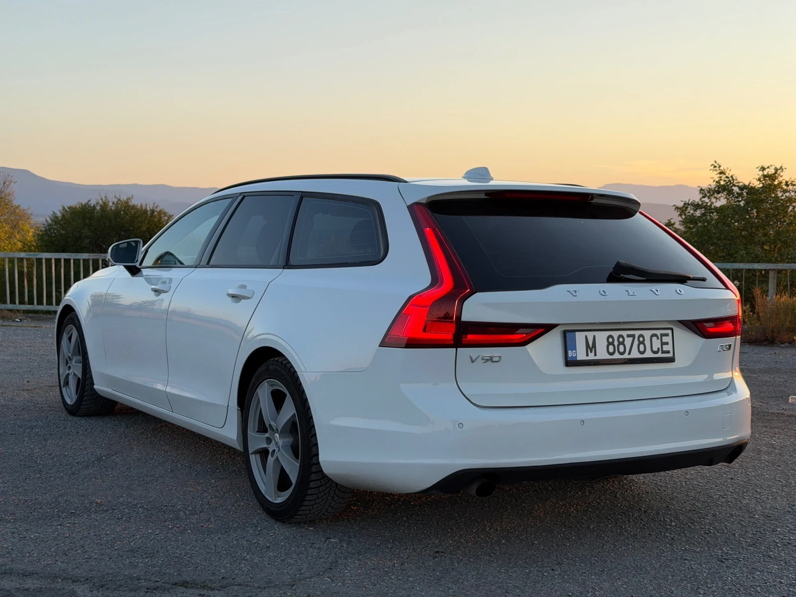 Volvo V90 D3 4x4, снимка 4 - Автомобили и джипове - 55695539