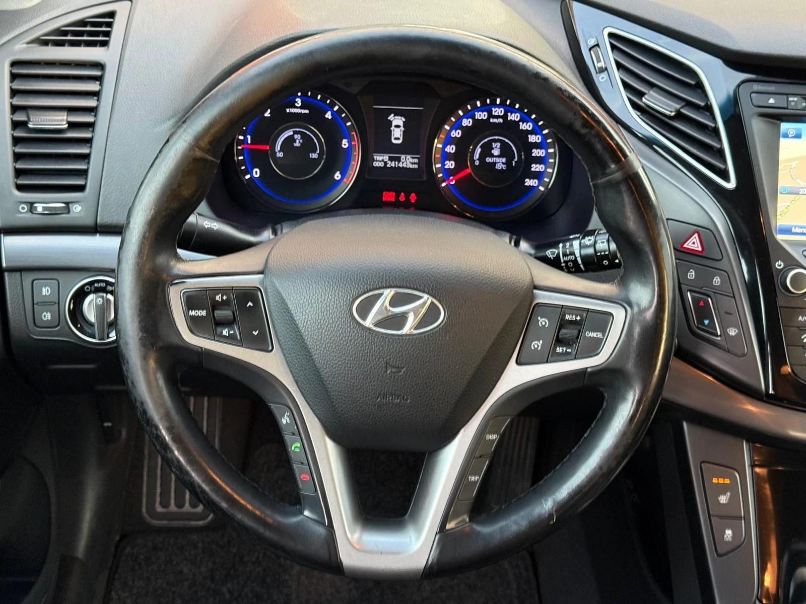 Hyundai I40 Уникално изпълнение , снимка 10 - Автомобили и джипове - 56321805
