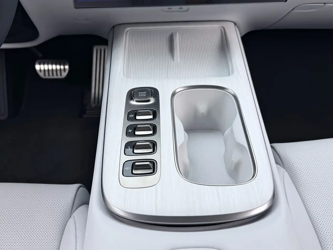 Xiaomi SU7 4X4* Extended Range Advanced Smart Driving Max Edi, снимка 10 - Автомобили и джипове - 56707262