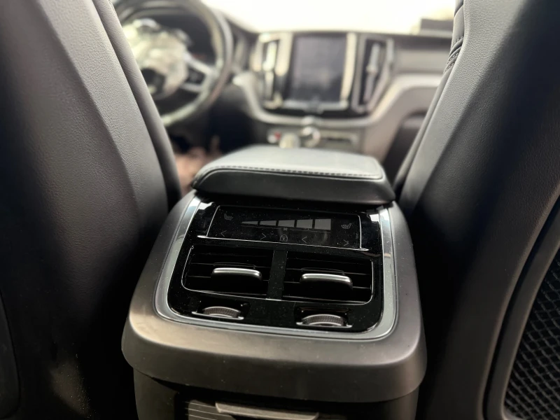 Volvo XC60 R design, снимка 8 - Автомобили и джипове - 53151439