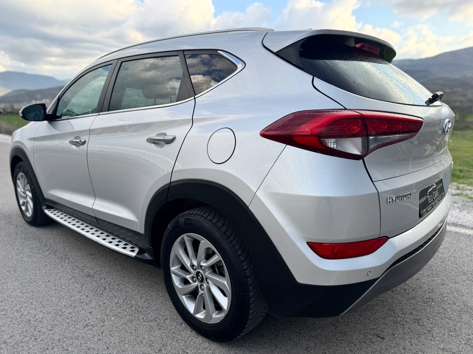 Hyundai Tucson 2.0CRDi / 4X4 / AVTOMAT / NAVI / CAMERA / PODGREV  - изображение 4