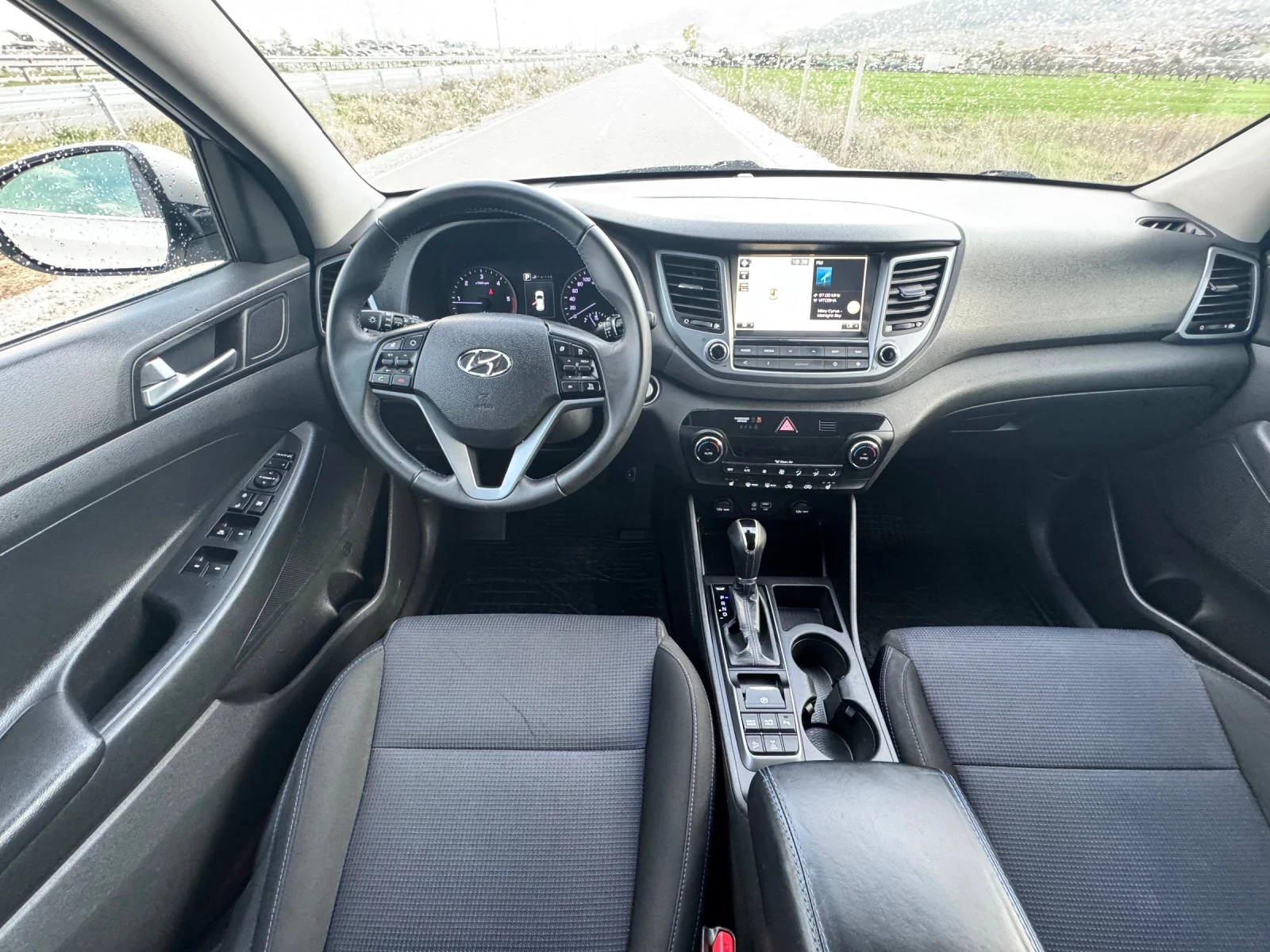 Hyundai Tucson 2.0CRDi / 4X4 / AVTOMAT / NAVI / CAMERA / PODGREV  - изображение 8