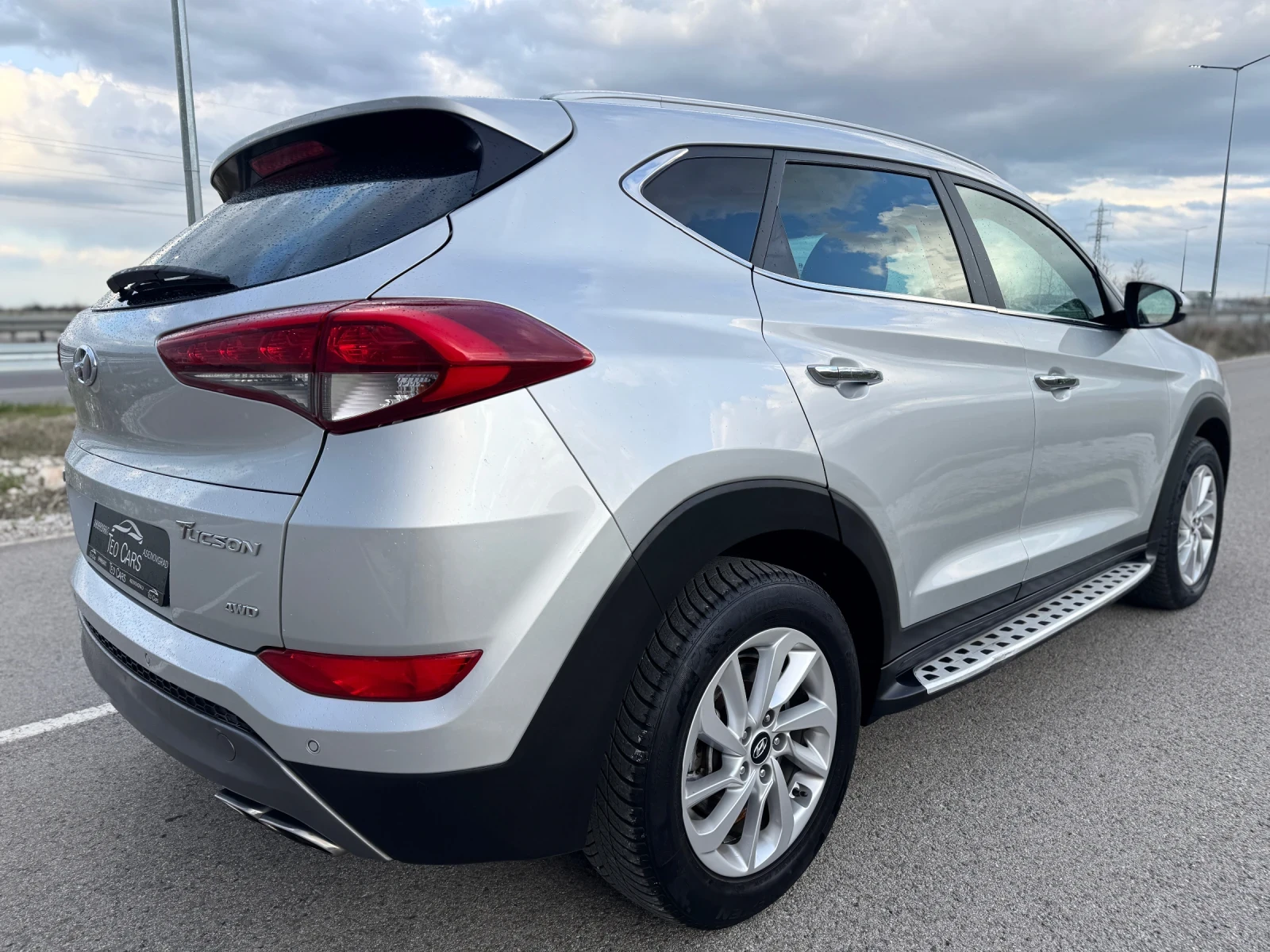 Hyundai Tucson 2.0CRDi / 4X4 / AVTOMAT / NAVI / CAMERA / PODGREV  - изображение 6