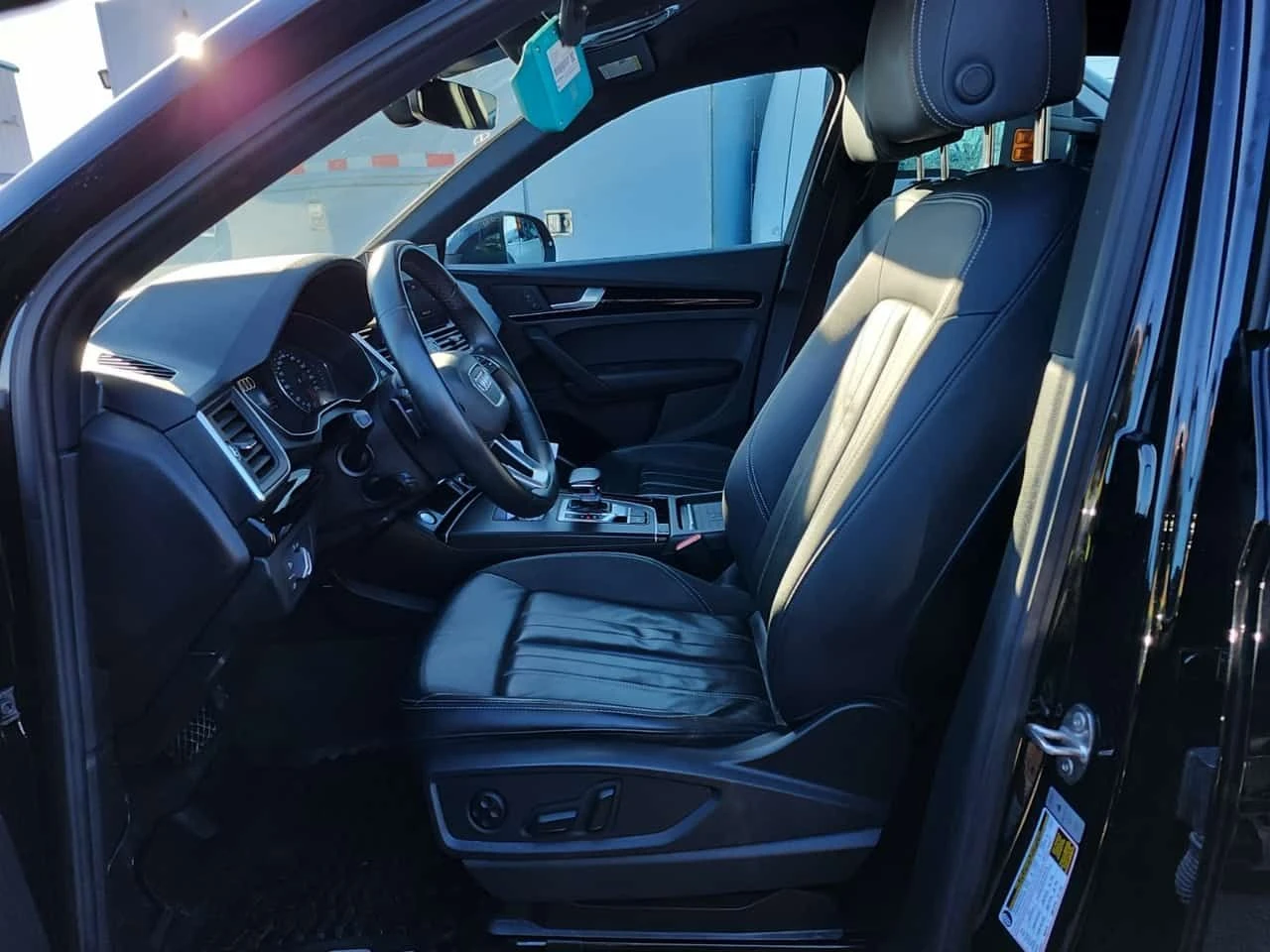 Audi Q5 KOMFORT /CARFAX /Кожа/Подгрев/Панорама/4х4 - изображение 6