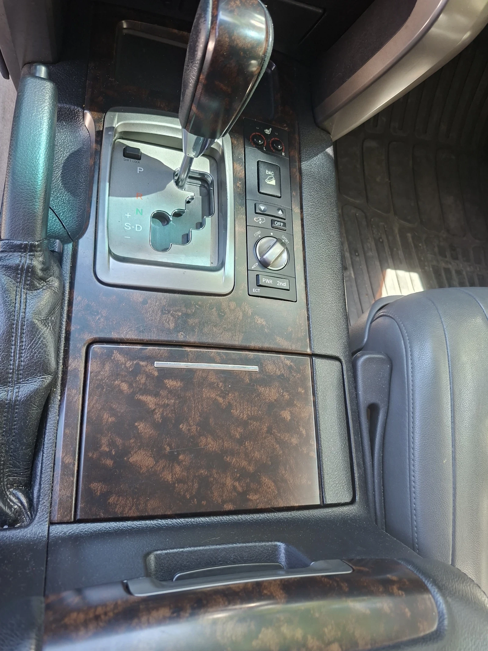 Toyota Land cruiser, снимка 8 - Автомобили и джипове - 55240361