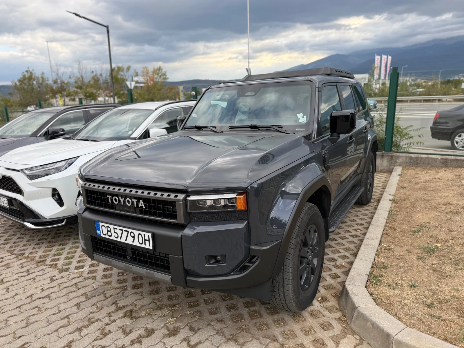 Toyota Land cruiser 250 бензин/електричество, снимка 3 - Автомобили и джипове - 56273067