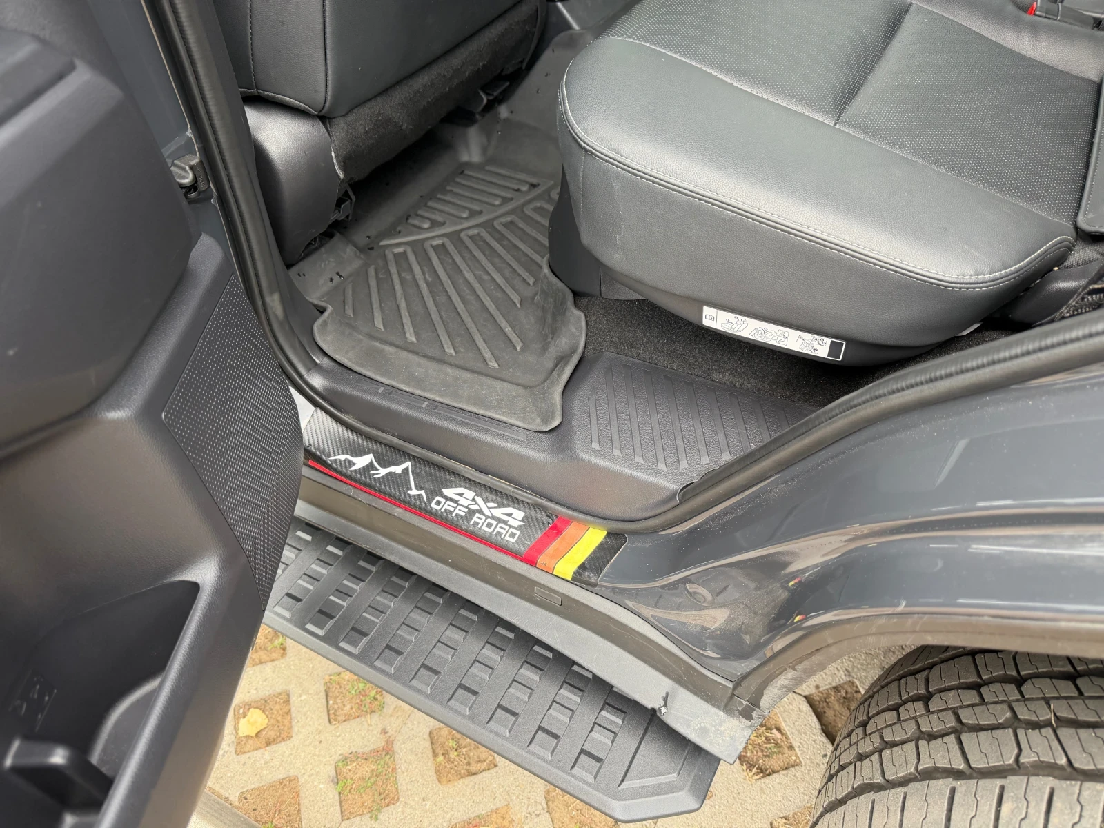 Toyota Land cruiser 250 бензин/електричество, снимка 9 - Автомобили и джипове - 56273067