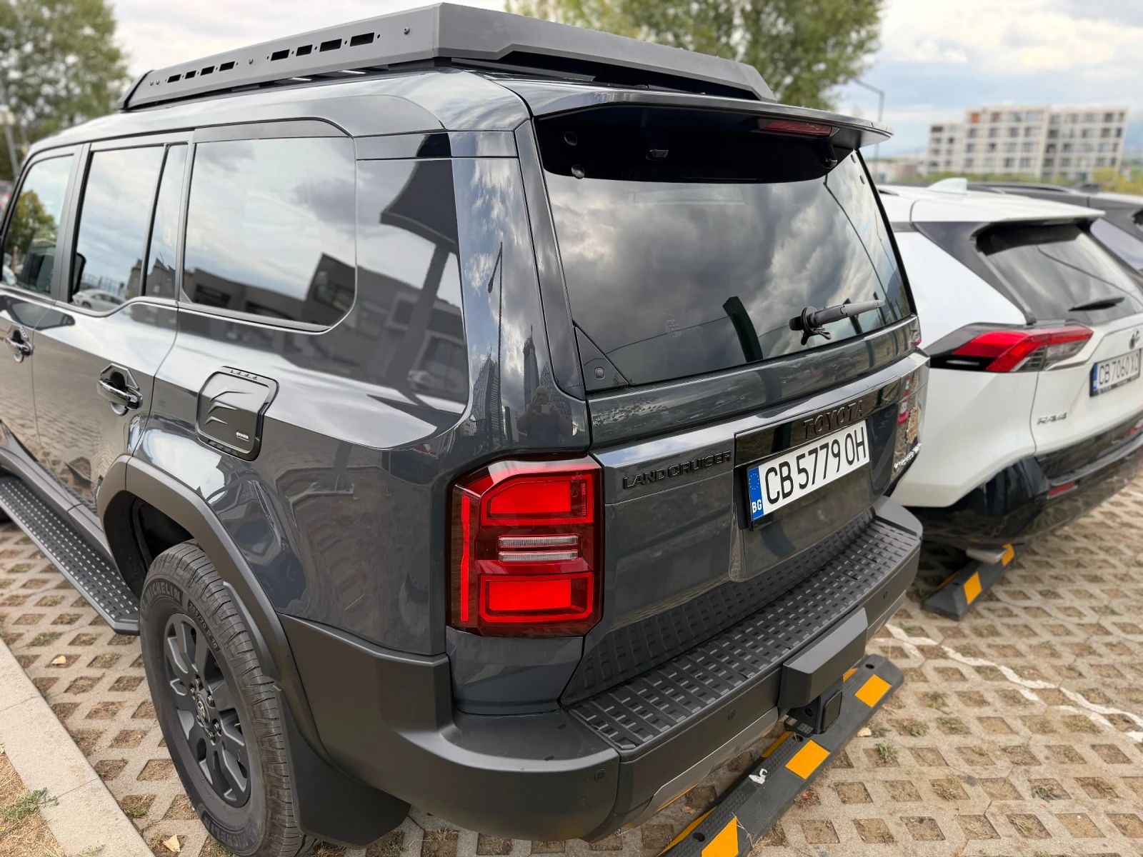Toyota Land cruiser 250 бензин/електричество, снимка 2 - Автомобили и джипове - 56273067