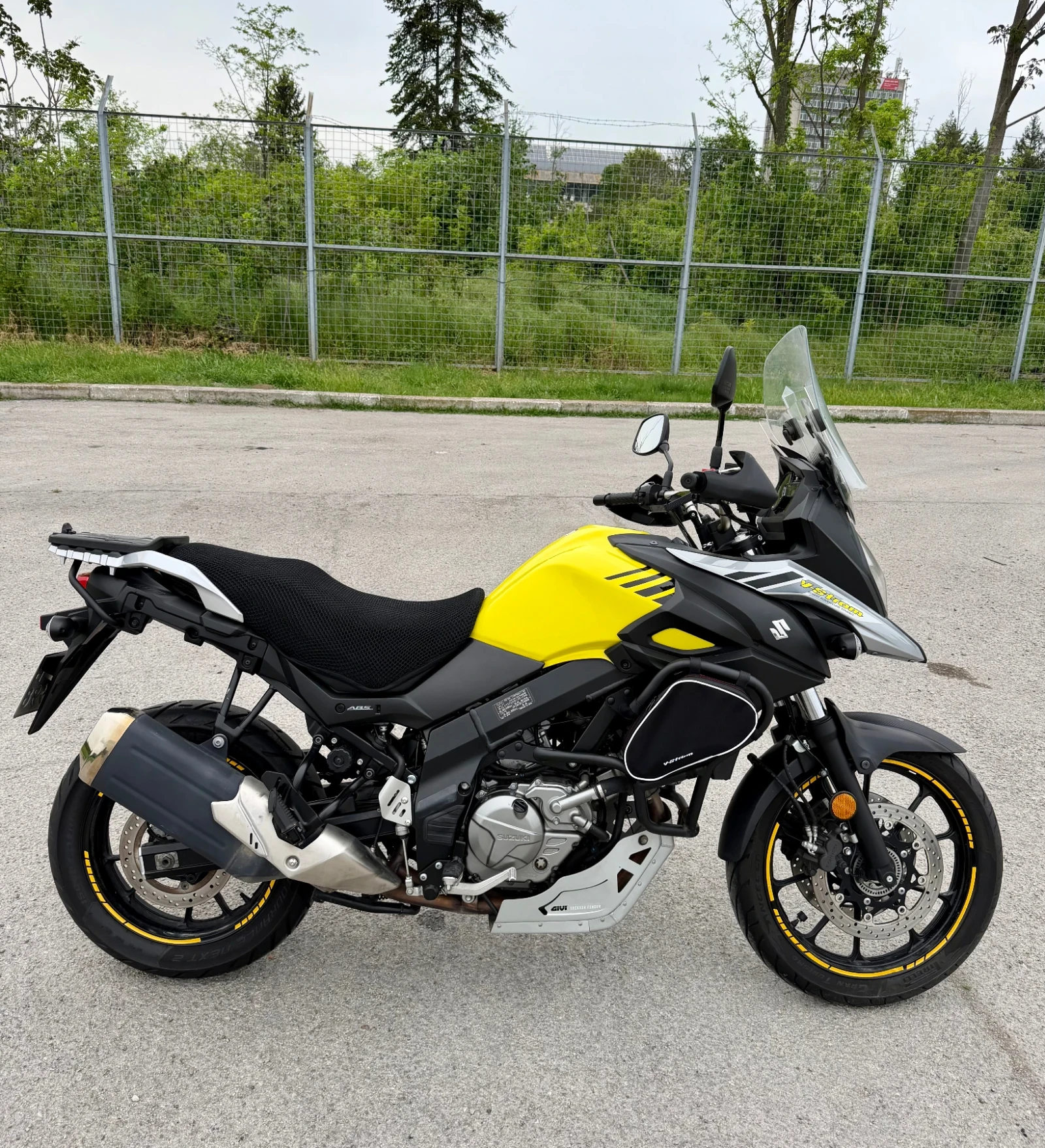 Suzuki V-strom 650 Adventure Tourer