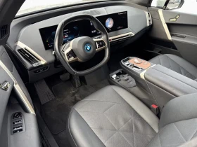BMW iX xDRIVE40/325HP/SKYLOUNGE/HUD/CAM/ACC/276z | Auto.bg — изображение 6