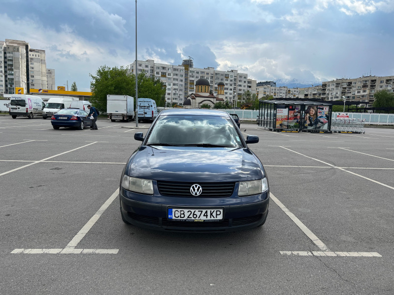 VW Passat, снимка 1 - Автомобили и джипове - 46330693