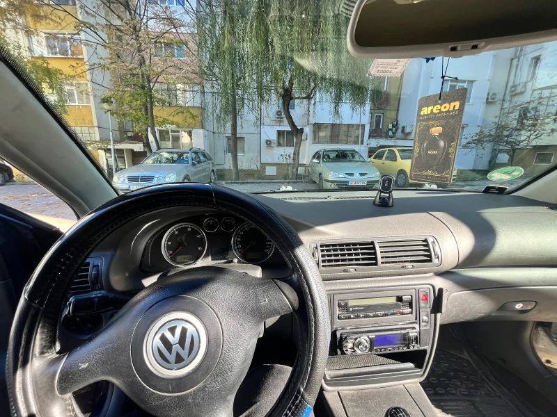 VW Passat, снимка 6 - Автомобили и джипове - 48000364