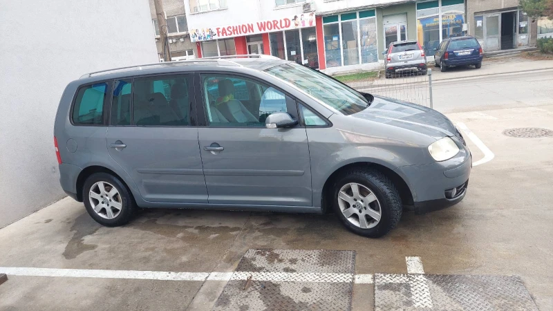 VW Touran 2.0 TDI, снимка 3 - Автомобили и джипове - 48440666