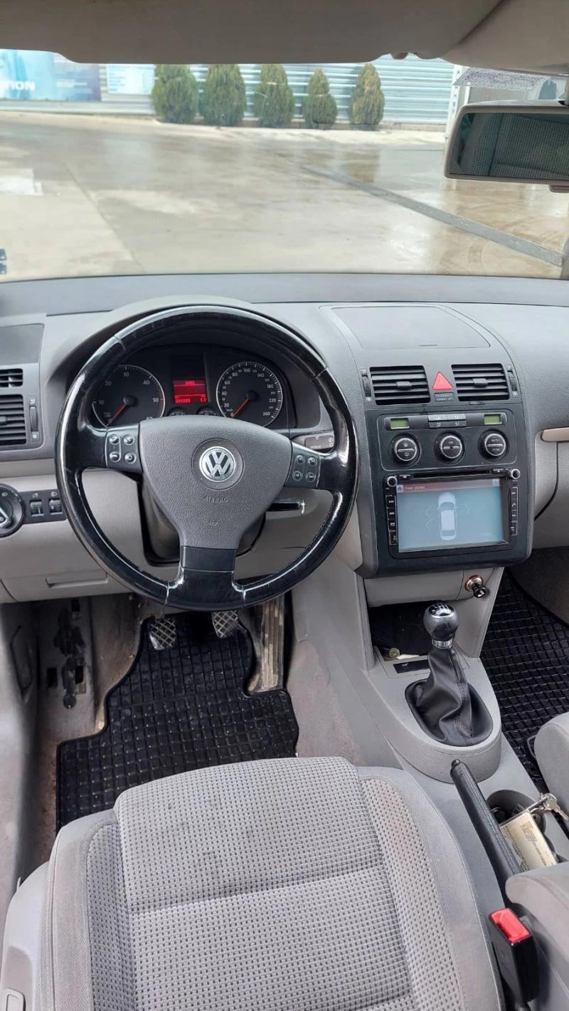 VW Touran 2.0 TDI, снимка 8 - Автомобили и джипове - 48440666