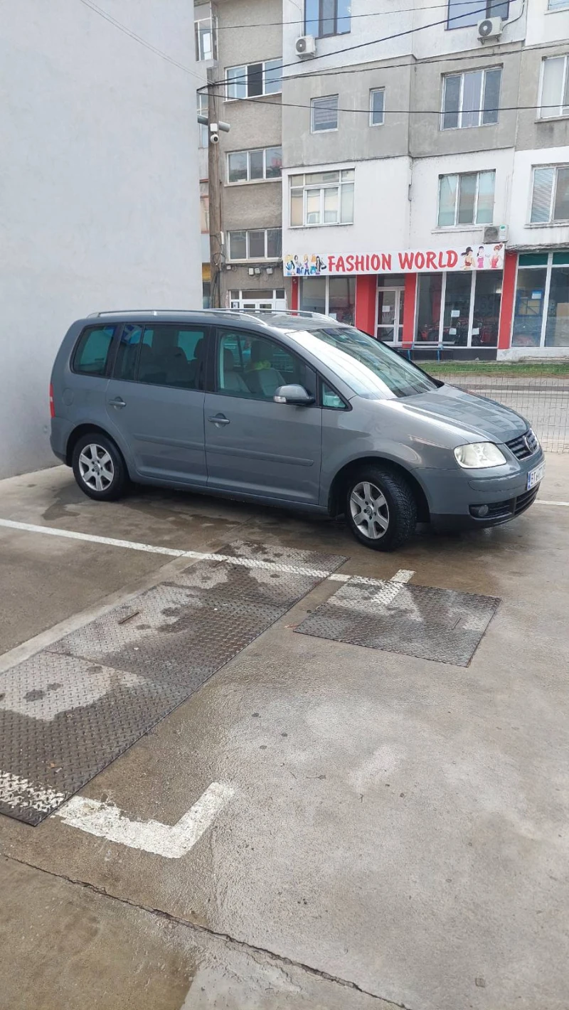 VW Touran 2.0 TDI, снимка 2 - Автомобили и джипове - 48440666