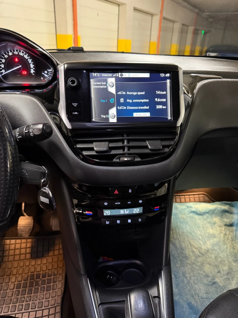Peugeot 208 1.6 eHDi, снимка 13 - Автомобили и джипове - 52729712