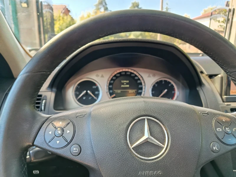 Mercedes-Benz C 320, снимка 9 - Автомобили и джипове - 52551976