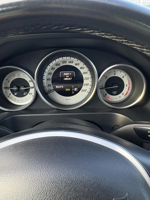 Mercedes-Benz E 220 9-G tronic, снимка 13 - Автомобили и джипове - 52158520