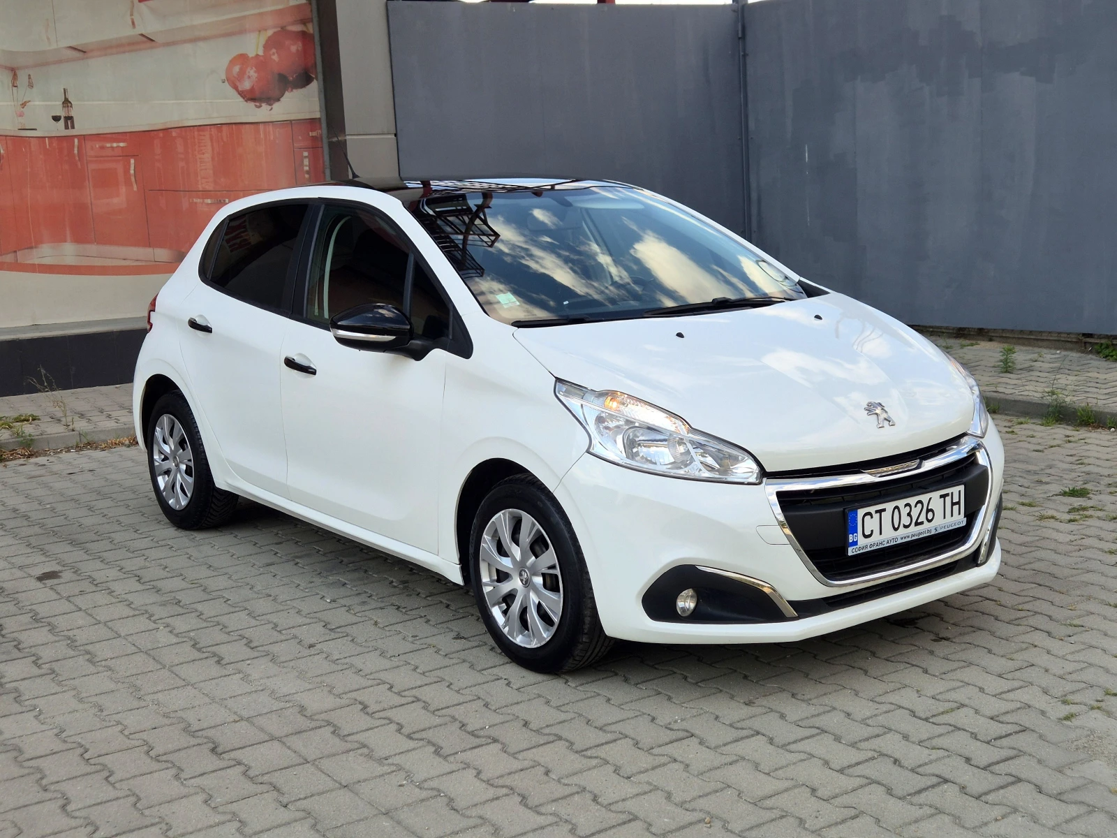 Peugeot 208 68000км 1.6HDI - изображение 2