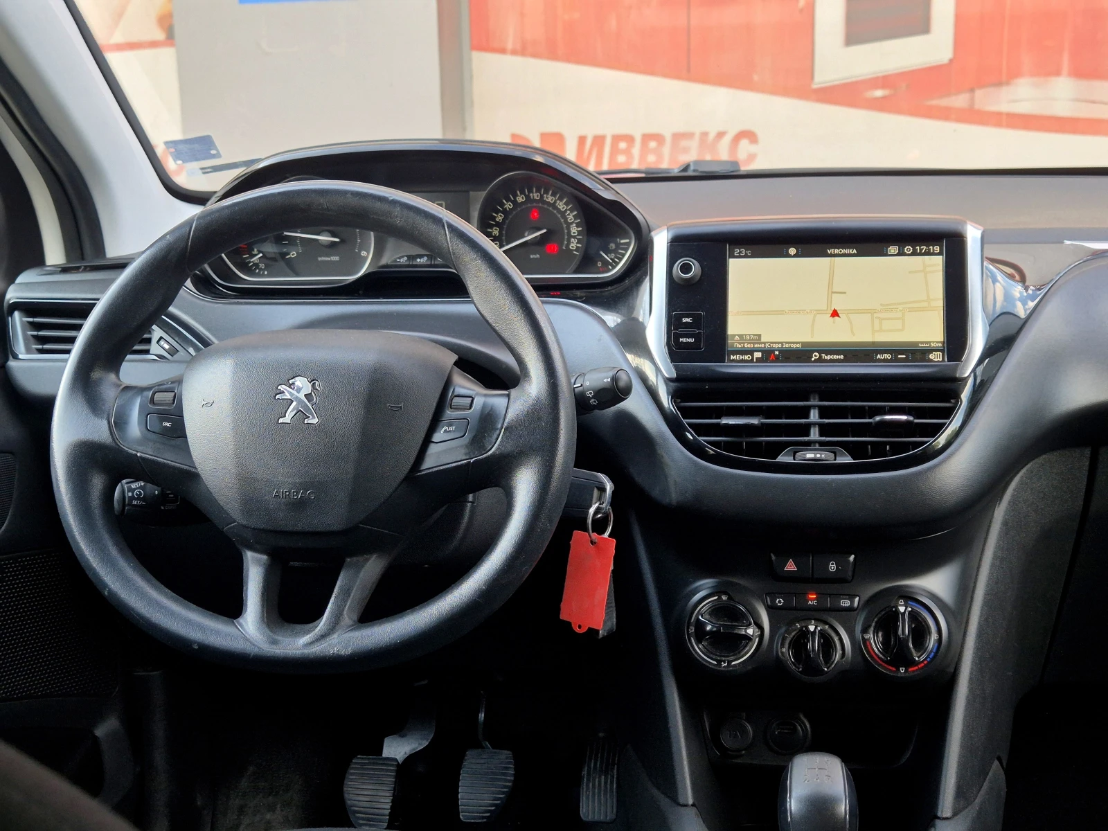 Peugeot 208 68000км 1.6HDI - изображение 6
