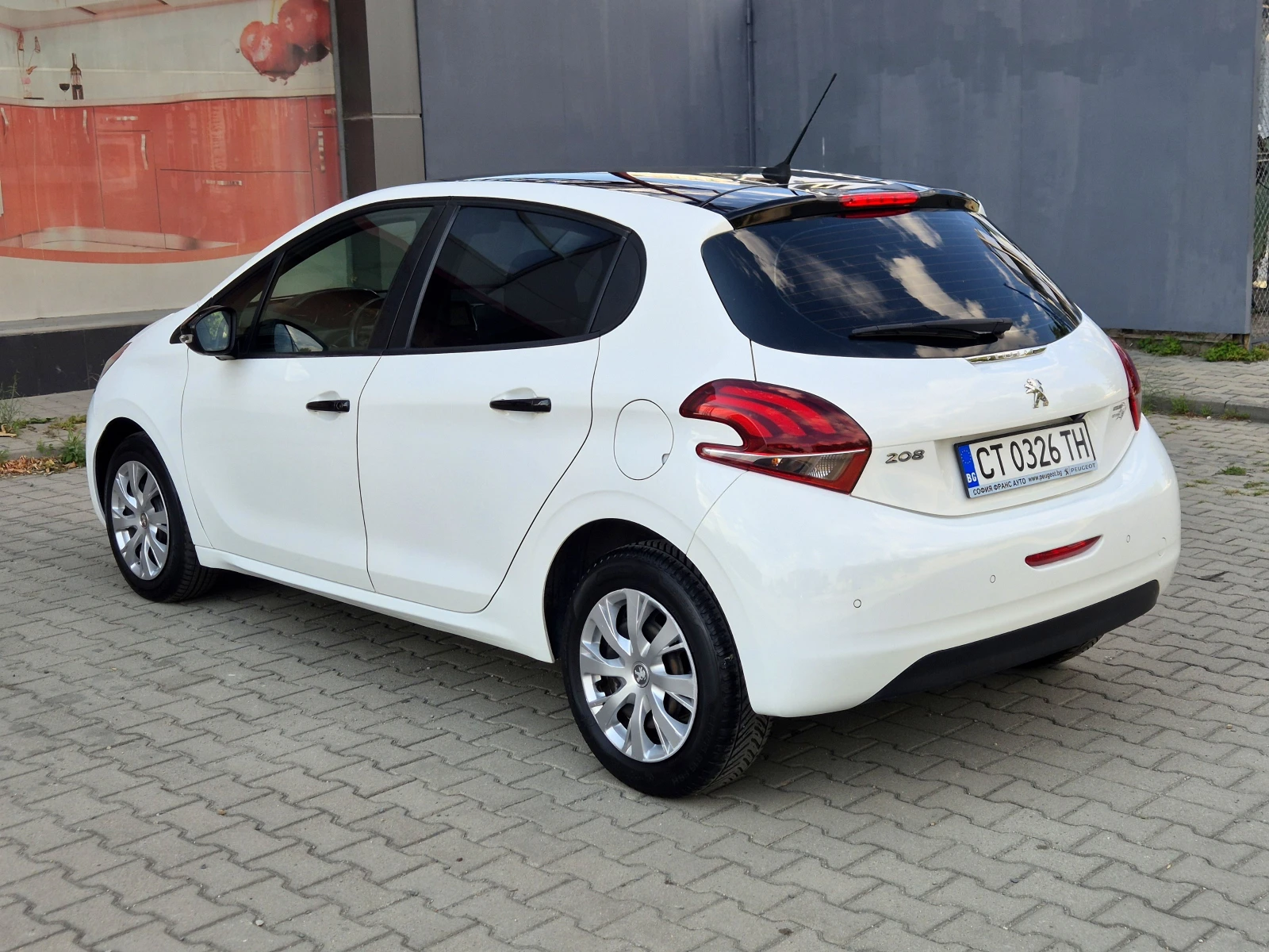 Peugeot 208 68000км 1.6HDI - изображение 3