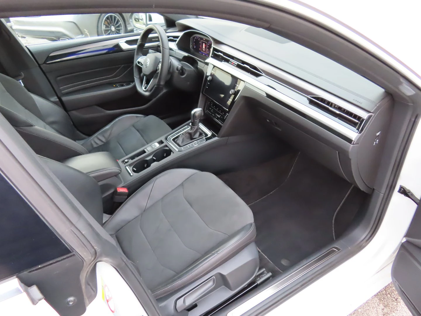 VW Arteon R-Line 2.0 TSI OPF 4MOTION DSG - изображение 6