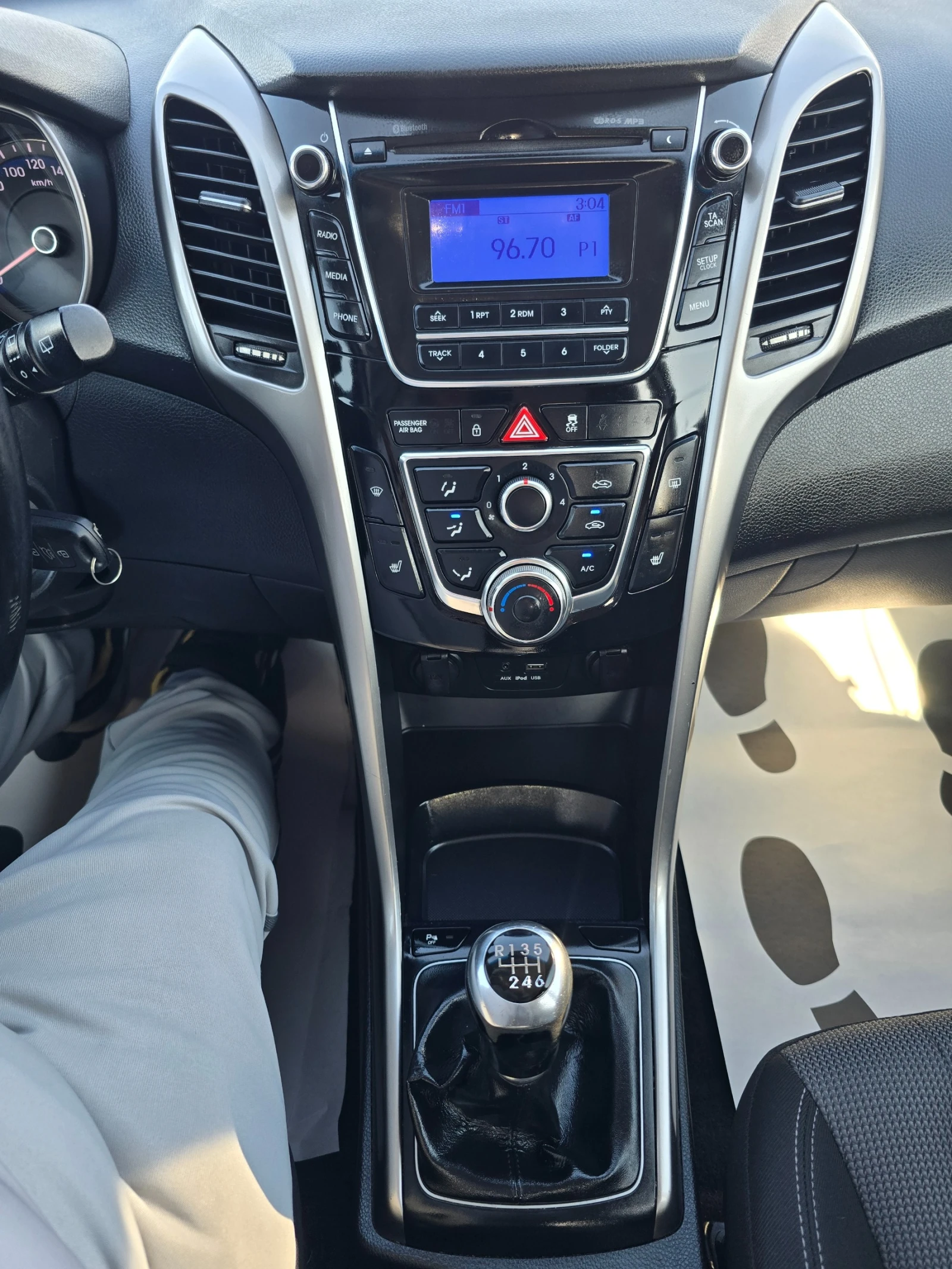 Hyundai I30 1.6-CRDI-EURO6W, снимка 16 - Автомобили и джипове - 53770336