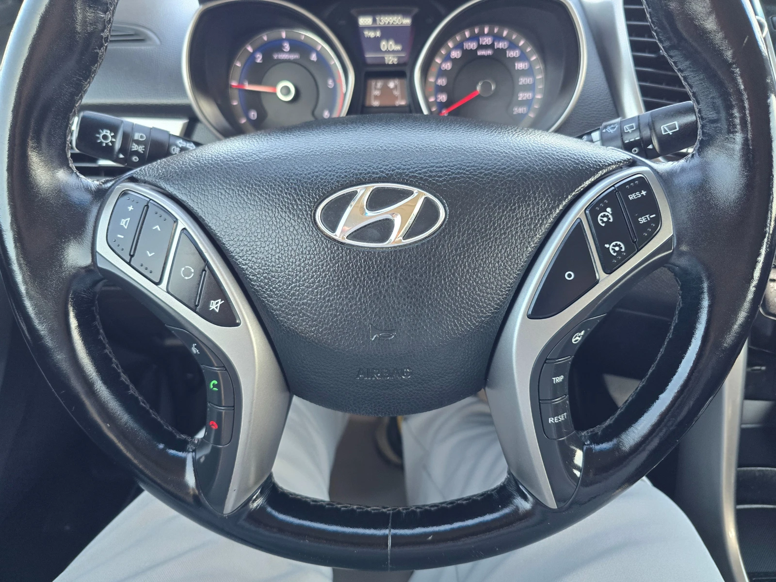 Hyundai I30 1.6-CRDI-EURO6W, снимка 17 - Автомобили и джипове - 53770336